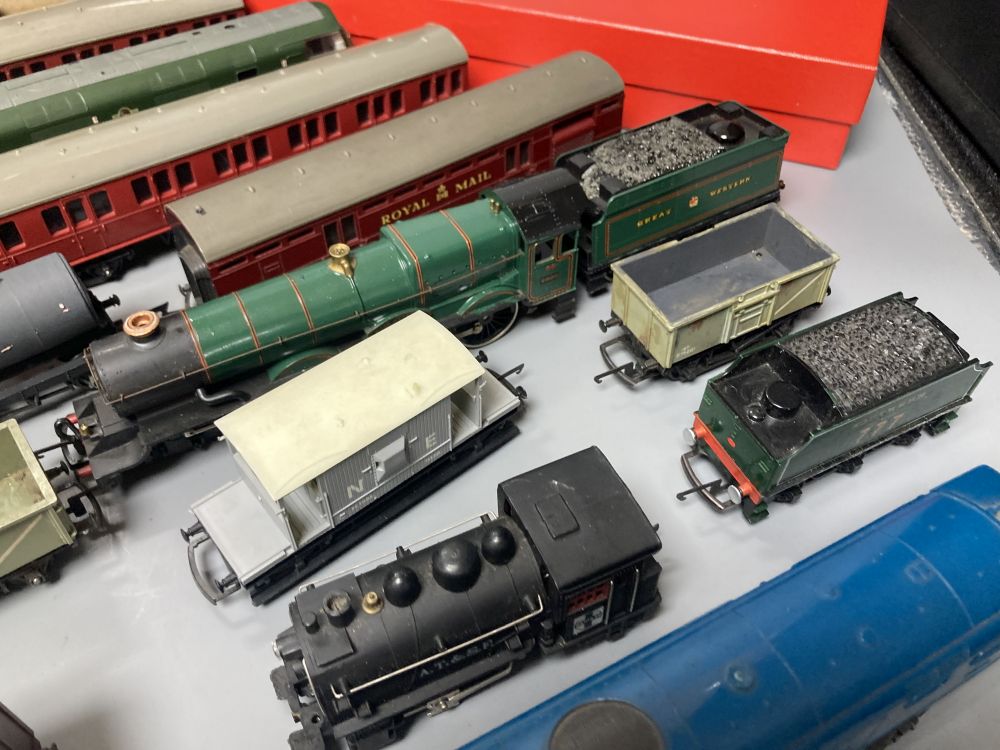 A collection of 00 gauge locomotives, wagons and coaches to include Hornby and Triang